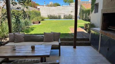 Casa 3 dormitorios en alquiler temporario en Lomas de San Isidro, San Isidro
