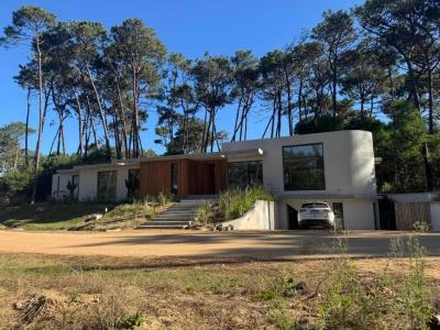 Casa 5 dormitorios en venta en Punta del Este, Punta del Este