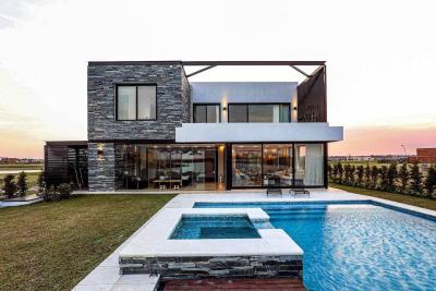Casa 4 dormitorios en venta en Puertos, Escobar