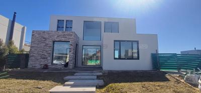 Casa 3 dormitorios en venta en Puertos, Escobar