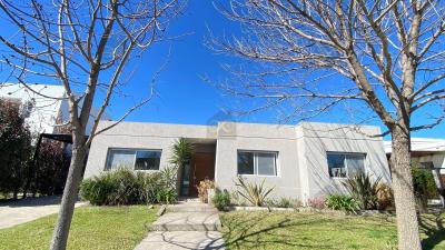Casa 3 dormitorios en alquiler en Pilar del Este, Pilar