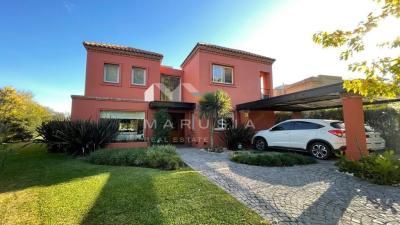 Casa 4 dormitorios en venta en Ayres De Pilar, Pilar
