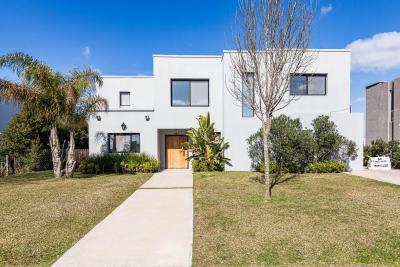 Casa 4 dormitorios en venta en Puertos, Escobar