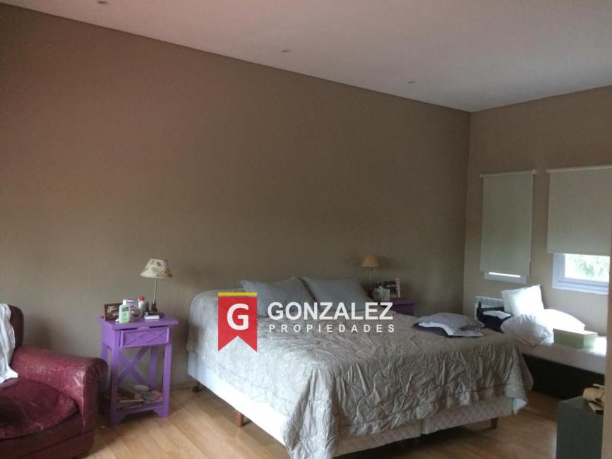 Casa 5 dormitorios en venta en Pilar Centro, Pilar