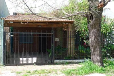 Casa 1 dormitorios en venta en Burzaco, Almirante Brown