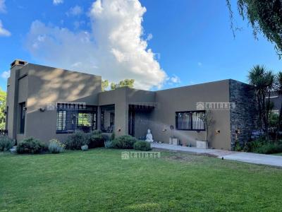 Casa 2 dormitorios en venta en La Taquara, Cañuelas