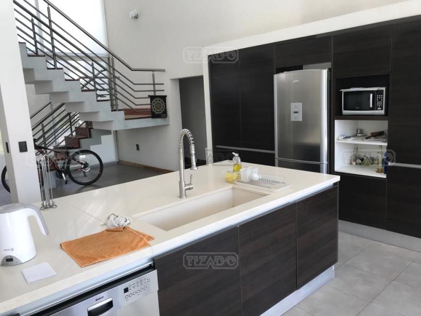 Casa 4 dormitorios en venta en Santa Ana, Moreno
