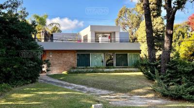 Casa 4 dormitorios en venta en Punta del Este, Punta del Este