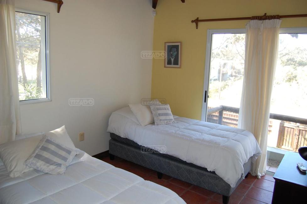 Casa 4 dormitorios en venta en Punta del Este, Punta del Este