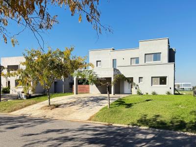 Casa 4 dormitorios en venta en El Canton, Escobar