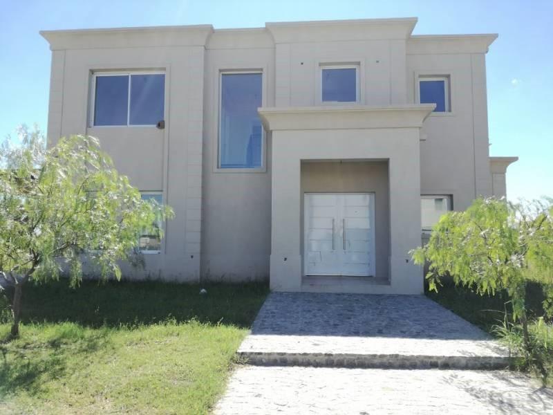 Casa en venta en San Gabriel, Villanueva