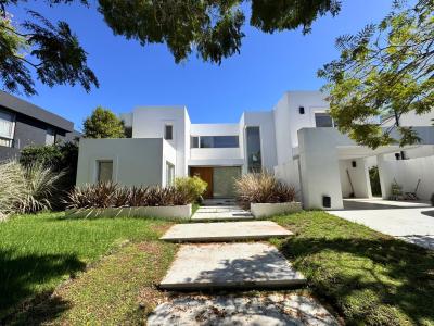 Casa 4 dormitorios en venta en Nordelta, Tigre
