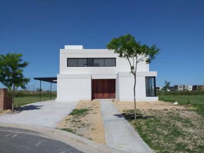 Casa 4 dormitorios en venta en Puertos, Escobar