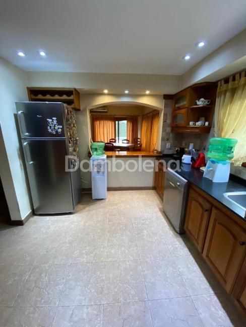 Casa 4 dormitorios en venta en El Casco de Moreno, Moreno
