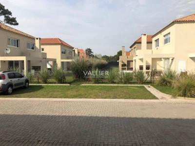 Casa 3 dormitorios en venta en Saravi Village, Pilar