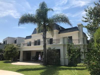 Casa 5 dormitorios en alquiler en Santa Barbara, Tigre