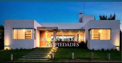 Casa 3 dormitorios en venta en Residencial I, Costa Esmeralda