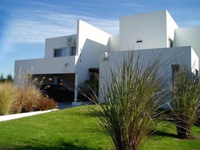 Casa 3 dormitorios en alquiler en Nordelta, Tigre