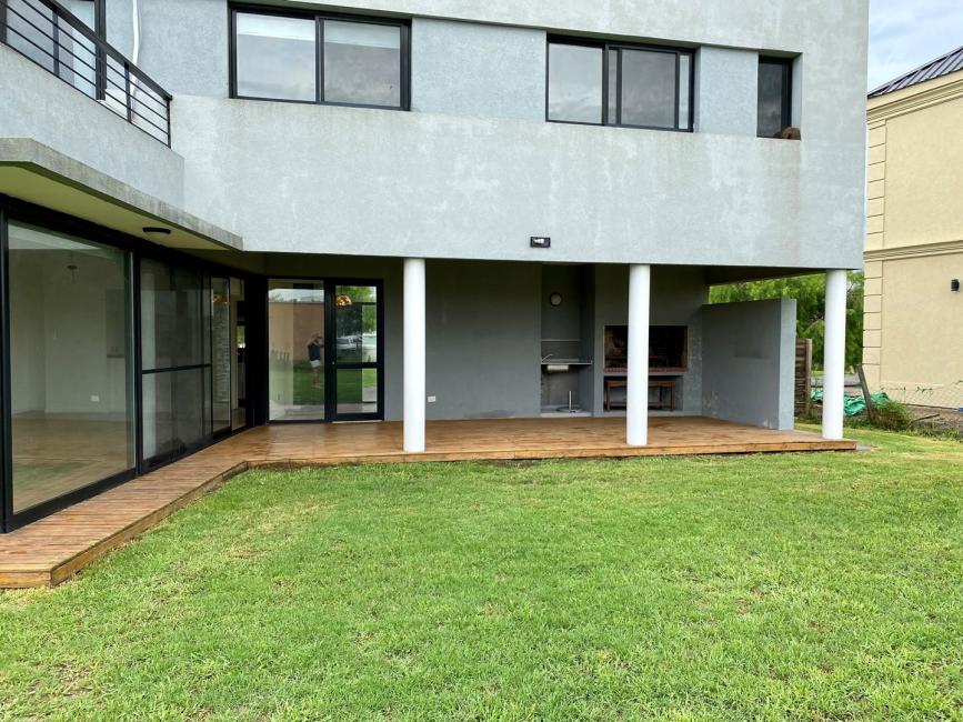 Casa 3 dormitorios en alquiler en El Canton, Escobar