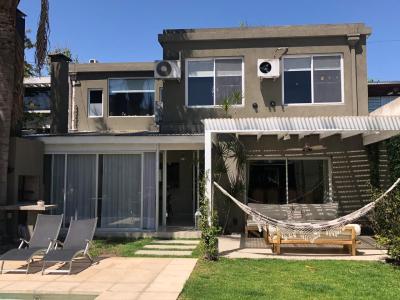 Casa 4 dormitorios en alquiler temporario en San Isidro