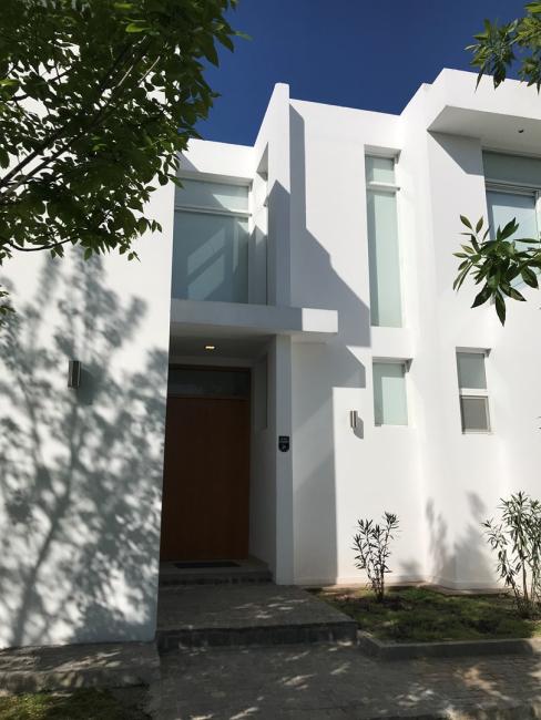 Casa 5 dormitorios en alquiler temporario en Santa Barbara, Tigre