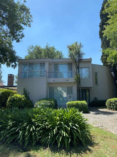 Casa 4 dormitorios en alquiler temporario en Highland Park CC, Pilar
