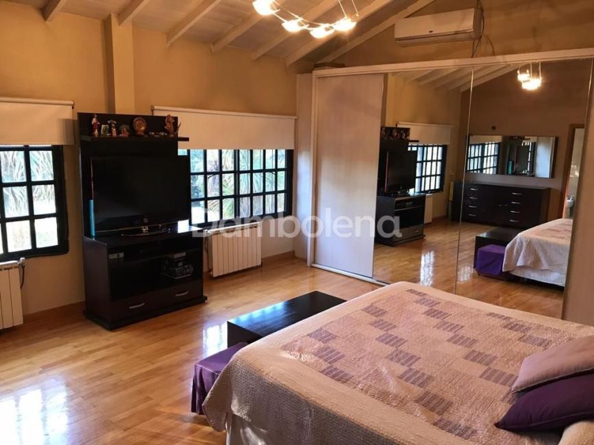 Casa 5 dormitorios en venta en Paso del Rey, Moreno