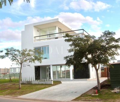 Casa 4 dormitorios en venta en Nordelta, Tigre