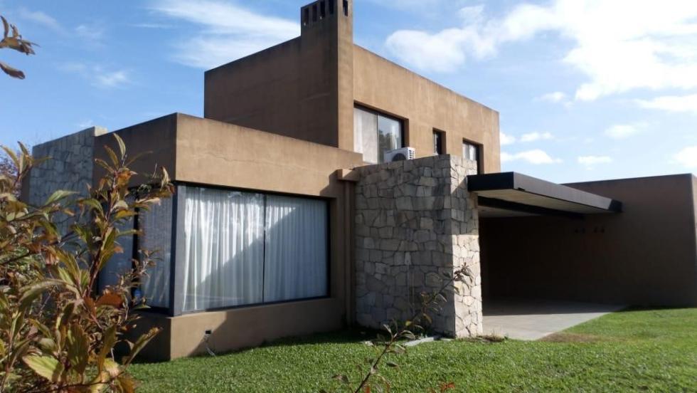 Casa 3 dormitorios en venta en Haras Santa Maria, Escobar