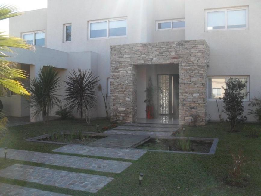 Casa 4 dormitorios en venta en Haras La Pradera, Pilar