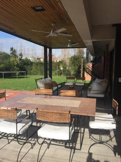 Casa 4 dormitorios en alquiler temporario en General Pacheco, Tigre