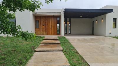 Casa 4 dormitorios en venta en El Canton, Escobar