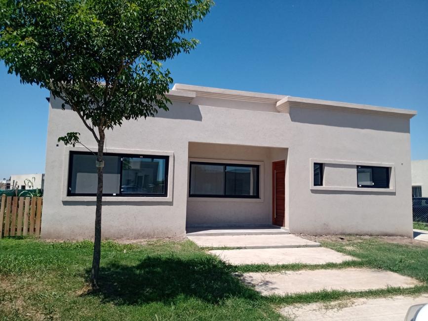 Casa en venta en San Ramiro, Pilar del Este