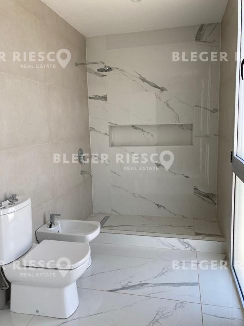 Casa 4 dormitorios en venta en Puertos, Escobar