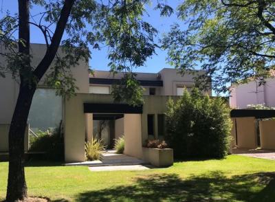 Casa 4 dormitorios en alquiler en Nordelta, Tigre