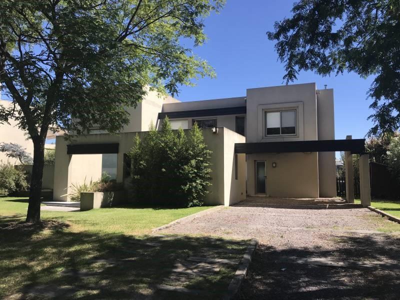 Casa 4 dormitorios en alquiler en Nordelta, Tigre