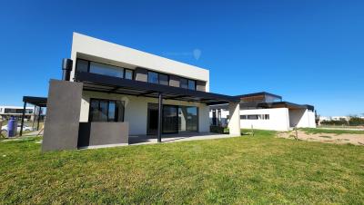 Casa 3 dormitorios en venta en Puertos, Escobar