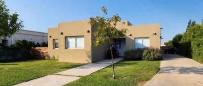 Casa 4 dormitorios en venta en Villanueva, Tigre