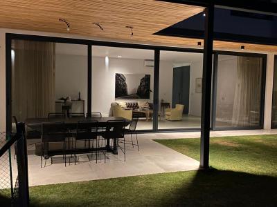 Casa 4 dormitorios en alquiler temporario en General Pacheco, Tigre