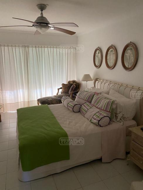 Departamento 4 dormitorios en venta en Punta del Este, Punta del Este