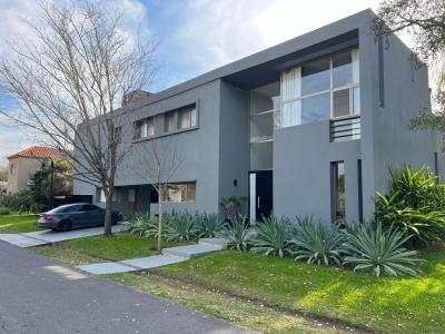 Casa 4 dormitorios en alquiler temporario en General Pacheco, Tigre