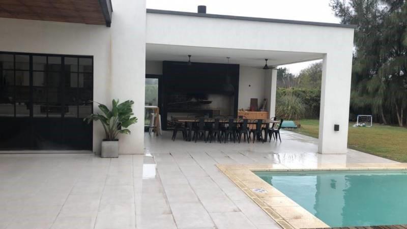 Casa 4 dormitorios en alquiler temporario en Fincas del Lago, Escobar