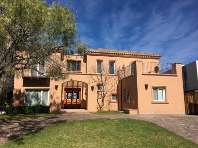 Casa 4 dormitorios en alquiler temporario en Santa Barbara, Tigre
