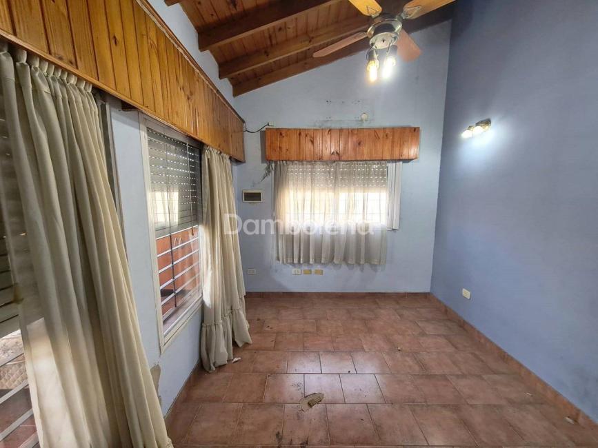 Casa 4 dormitorios en venta en Villa Sarmiento, Moron