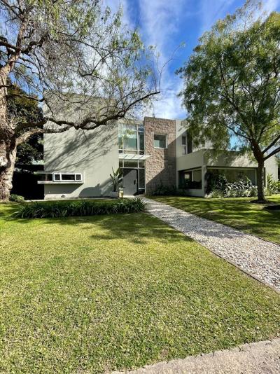 Casa 4 dormitorios en alquiler temporario en Santa Barbara, Tigre