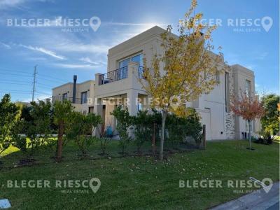 Casa 4 dormitorios en alquiler temporario en Nordelta, Tigre