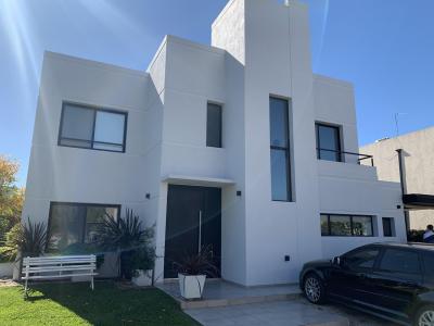 Casa 3 dormitorios en alquiler temporario en La Cañada de Pilar, Pilar