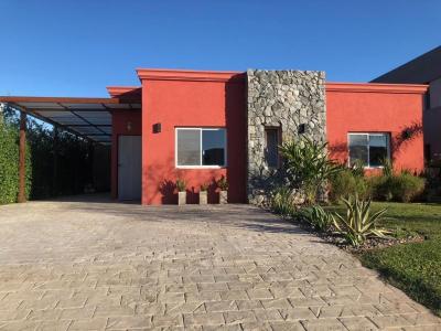 Casa 5 dormitorios en venta en La Cañada de Pilar, Pilar