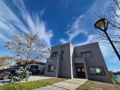 Casa 4 dormitorios en venta en El Canton, Escobar