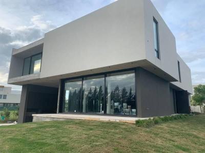 Casa 6 dormitorios en venta en Nordelta, Tigre